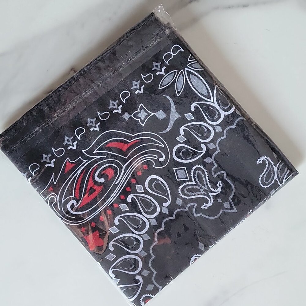 G-Shock Macy’s 35th Anniversary Paisley Bandana Black Red Limited Edition NWT - Picture 5 of 5